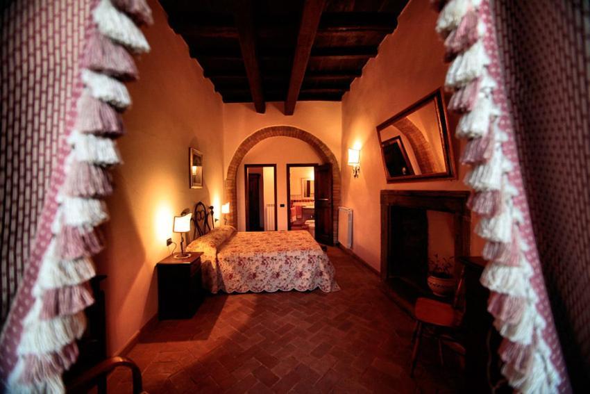 ボマルツォ Palazzo Orsini Bed & Breakfast エクステリア 写真